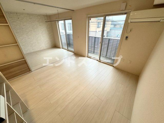 グランテラス高井の居間・リビング|高崎、前橋エリアのお部屋探しはエンドスケープまで！お客様の理想お聞かせ下さい♪