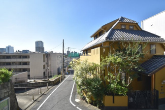 【展望】 | 眼前に広がる空の雄大さと、このお部屋の自慢の一つである「眺望」をご覧ください。毎日、この景色を独り占めできる新生活に夢が広がります。～即日のご見学可能～　お問合せはお気軽にどうぞ。