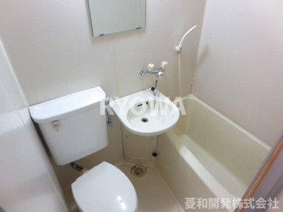 【浴室】 | ルーブル新宿 | 掲載の写真は退去前の写真となります。