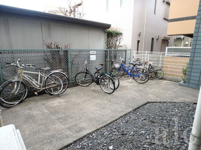 世田谷区上祖師谷１丁目の賃貸マンションのその他共用部分|駐輪場です