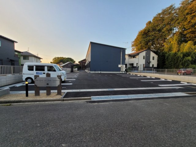 グッドライフステージ高宮の駐車場|フラットな停めやすそうな駐車場です。