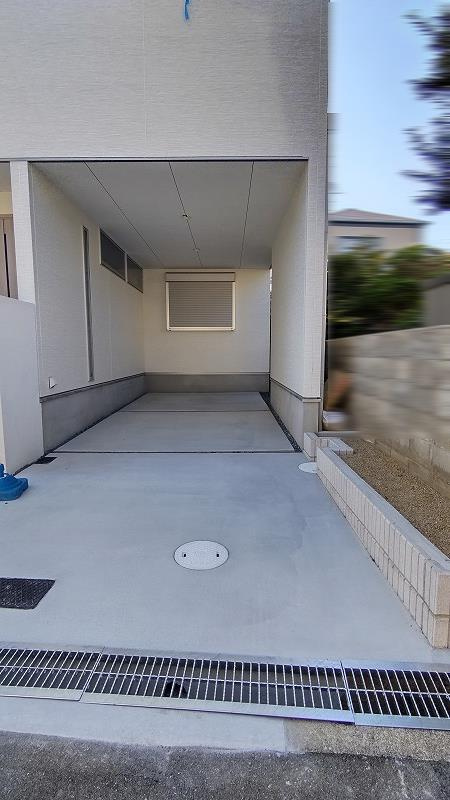 箕面市桜ケ丘３丁目の新築一戸建の駐車場