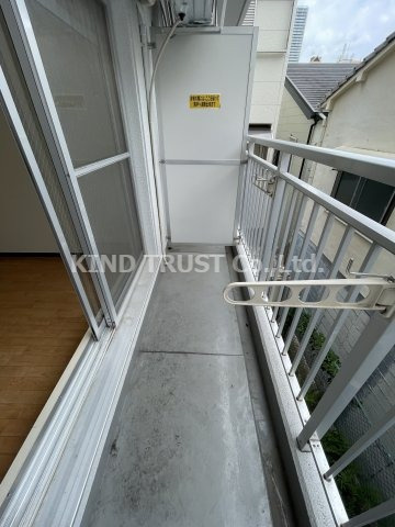 Precious J-1のバルコニー|外からの目が気にならないバルコニーで洗濯物が干せます