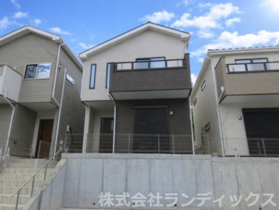 【外観】 | 昭島市中神町２丁目未入居戸建　３号棟 | 南道路でカースペース2台分あり