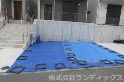 【駐車場】 | 昭島市中神町２丁目未入居戸建　３号棟 | 南道路でカースペース2台分あり