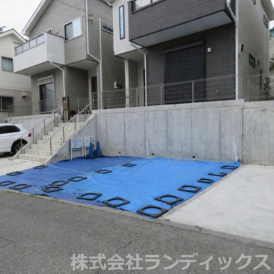 【駐車場】 | 昭島市中神町２丁目未入居戸建　３号棟 | 南道路でカースペース2台分あり