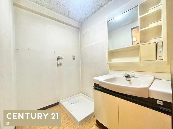 グランドハイツ和歌川の独立洗面台|【洗面所】
清潔感ある洗面所