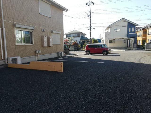 グラツィエの駐車場
