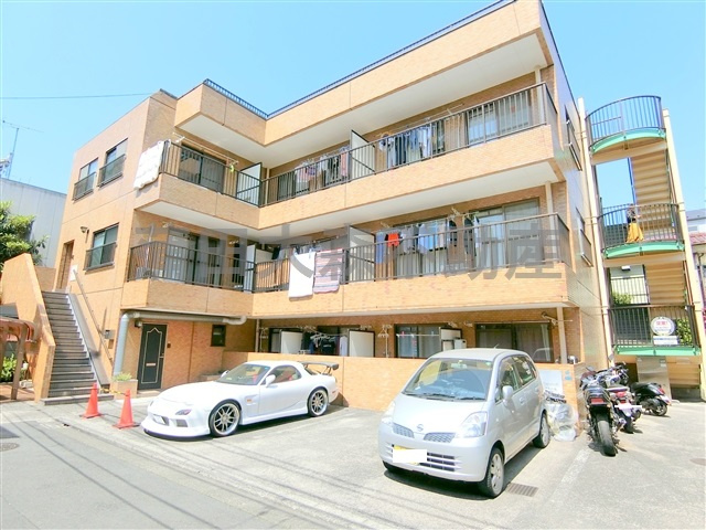 マスターズ大森西の外観|1988年3月築　鉄骨造地上3階建て1R～2DKの賃貸マンション　京浜急行本線平和島駅最寄り、大森町駅も徒歩圏内の東京都大田区大森西2丁目の落ち着いた住環境！敷地内駐車場、バイク置き場