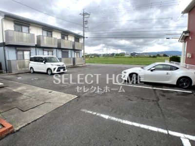 【駐車場】 | エタニティーＰａｒｔⅢ | 駐車場があるので、車を買う予定の方も安心です