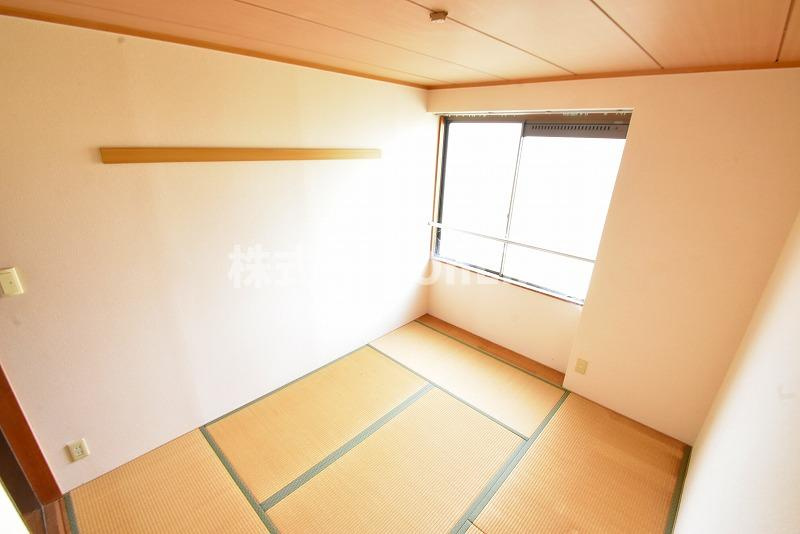 八尾市東山本町３丁目の賃貸マンションの和室