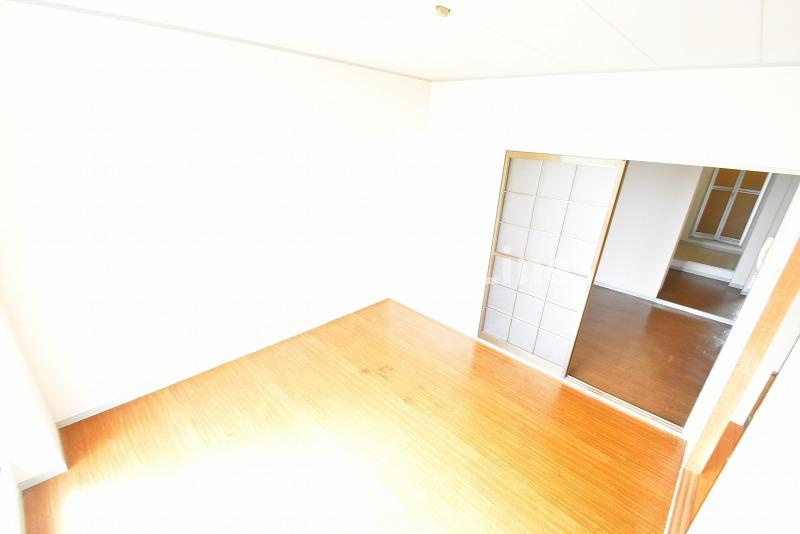八尾市東山本町３丁目の賃貸マンションの内装