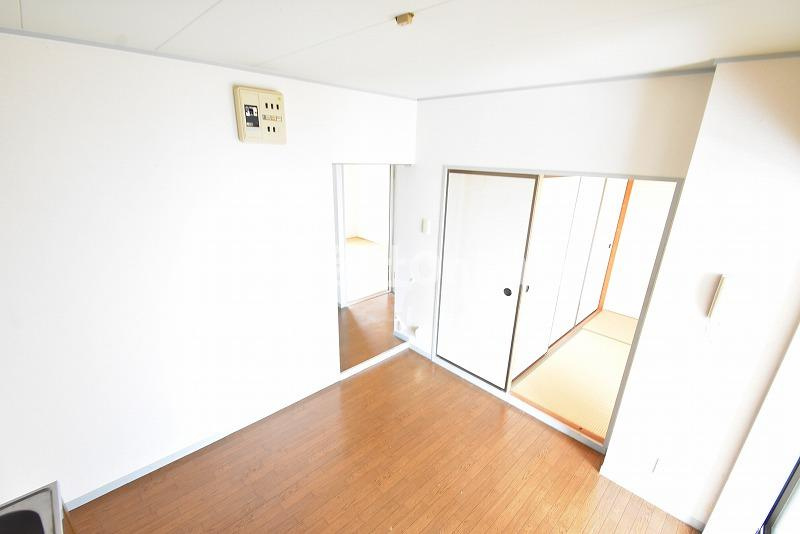 八尾市東山本町３丁目の賃貸マンションの居間・リビング