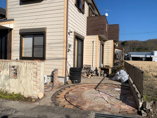 西宮市山口町名来２丁目　中古戸建の駐車場