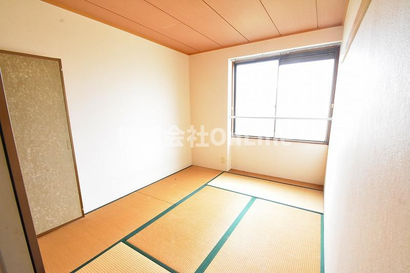 八尾市東山本町３丁目の賃貸マンションの和室
