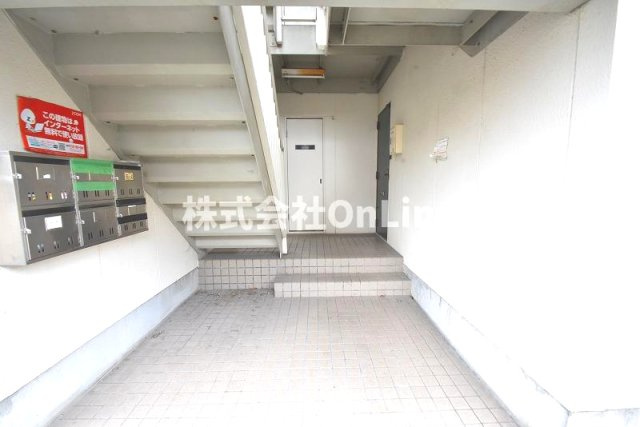 八尾市東山本町３丁目の賃貸マンションのロビー