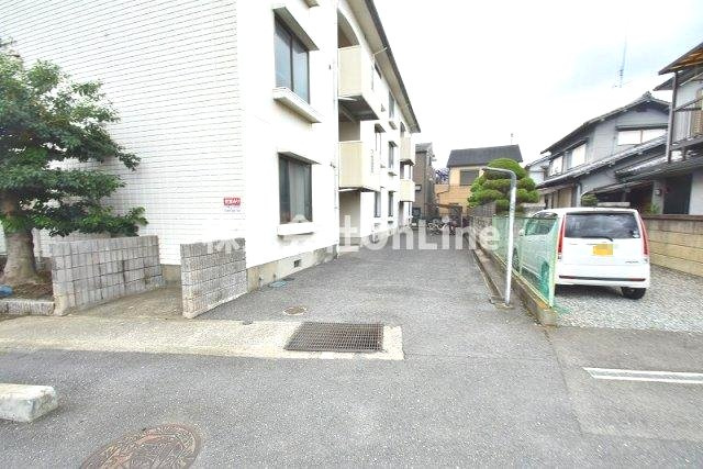 八尾市東山本町３丁目の賃貸マンションの駐車場
