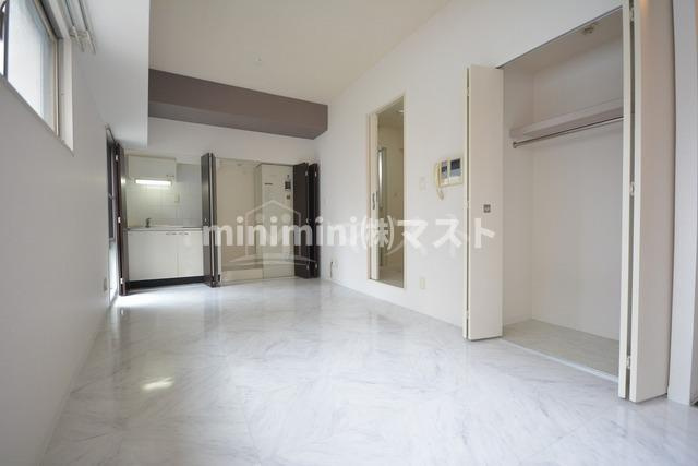 トゥリオーニEBISUの居間・リビング