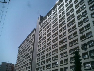 【外観】 | 中津リバーサイドコーポＣ棟 | 中津エリアの大規模マンション。淀川河川敷もすぐなので、ウォーキングやジョギング等　お楽しみいただけます♪