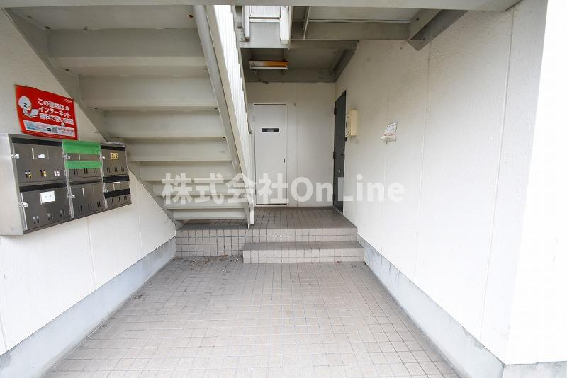八尾市東山本町３丁目の賃貸マンションのロビー