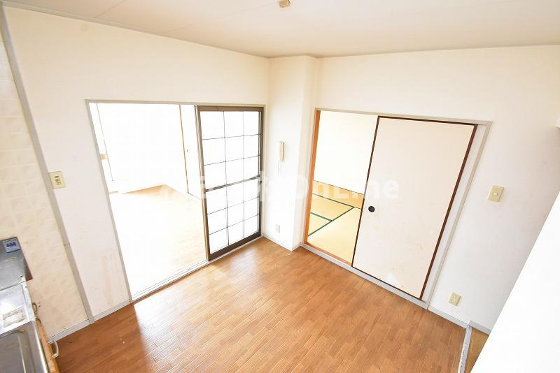 八尾市東山本町３丁目の賃貸マンションの居間・リビング