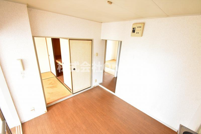 八尾市東山本町３丁目の賃貸マンションの洋室