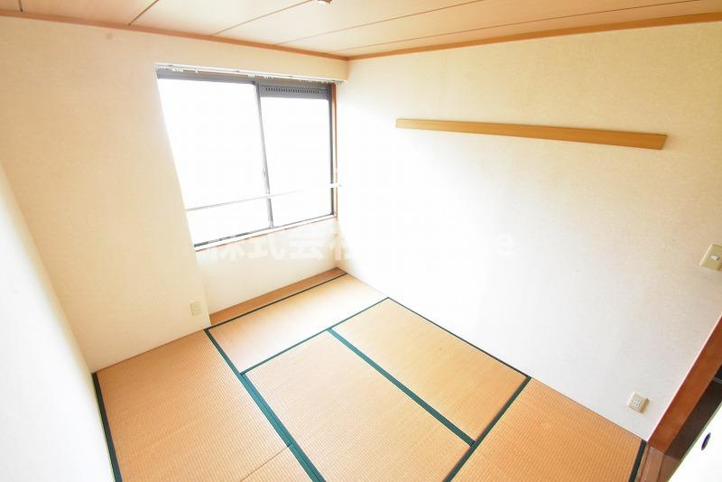 八尾市東山本町３丁目の賃貸マンションの和室