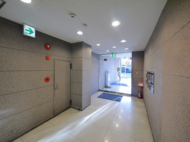 奈良交通第２ビルのエントランス