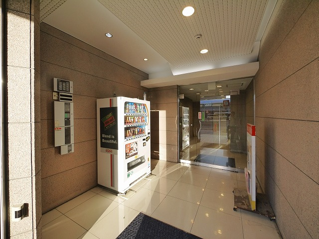 奈良交通第２ビルのエントランス