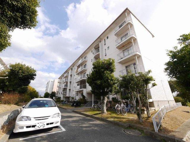 大久保東第４住宅77号棟の外観