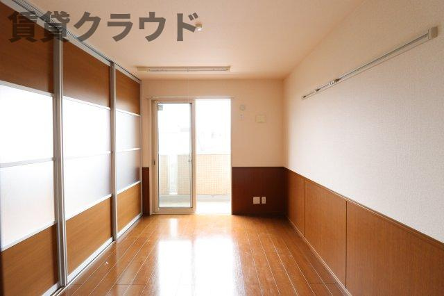 グリシーヌ 　フルールの寝室|腰壁が統一感のあるお部屋の雰囲気を演出♪