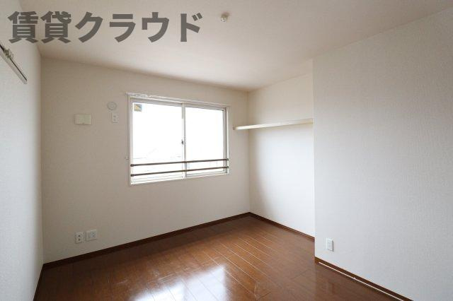 グリシーヌ 　フルールの寝室|落ち着いた色調の寝室です