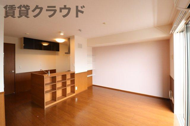 グリシーヌ 　フルールの居間・リビング|ちょっとしたアクセントクロスが、おしゃれな空間を演出♪