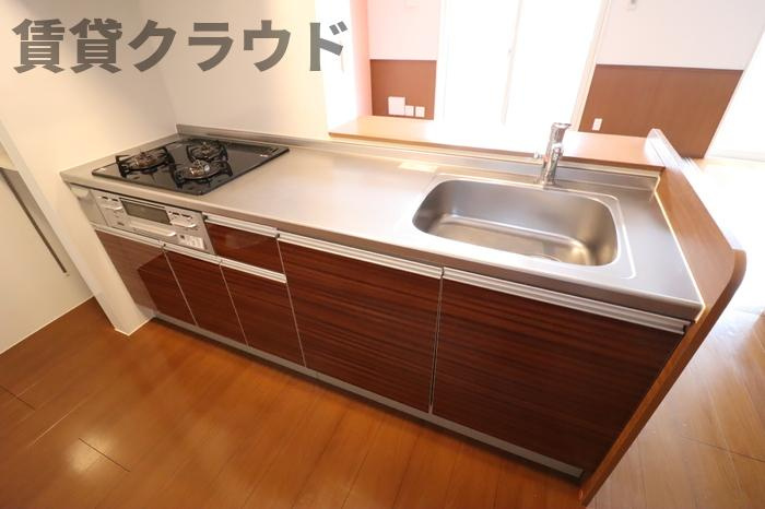 グリシーヌ 　フルールのキッチン|嬉しいガスコンロ3口付きのシステムキッチンです！