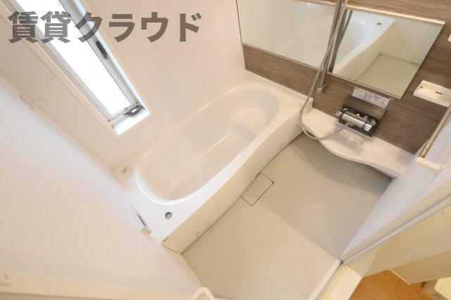 グリシーヌ 　フルールの浴室|浴槽も足を伸ばしてゆっくり入れる広々設計となっております♪