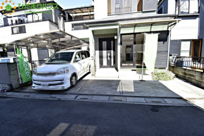 西区佐知川　中古一戸建ての駐車場