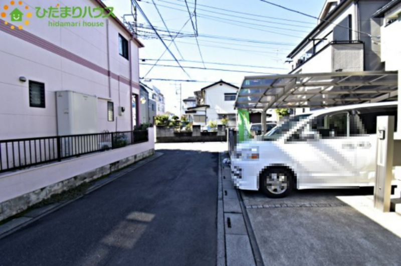 西区佐知川　中古一戸建ての前面道路含む現地写真
