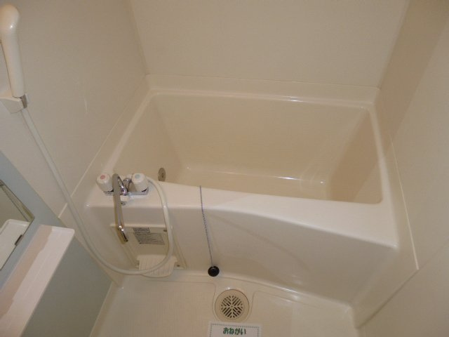 倉敷市青江のアパートの浴室