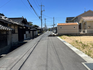 【前面道路含む現地写真】 | 全面道路の幅員も十分にあります。
