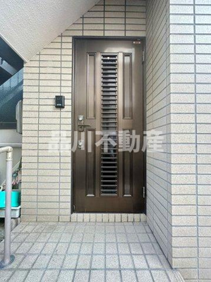 【エントランス】 | calme | 建物の内部です