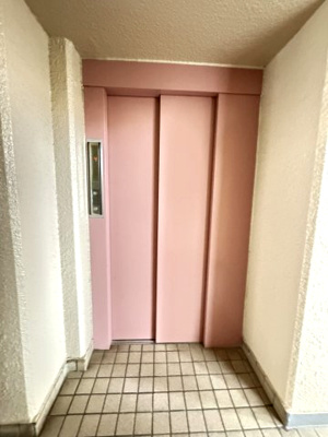 【その他共用部分】 | エンゼルハイム尻手第3 | お買い物時やベビーカーの出し入れに便利なエレベーター付です。