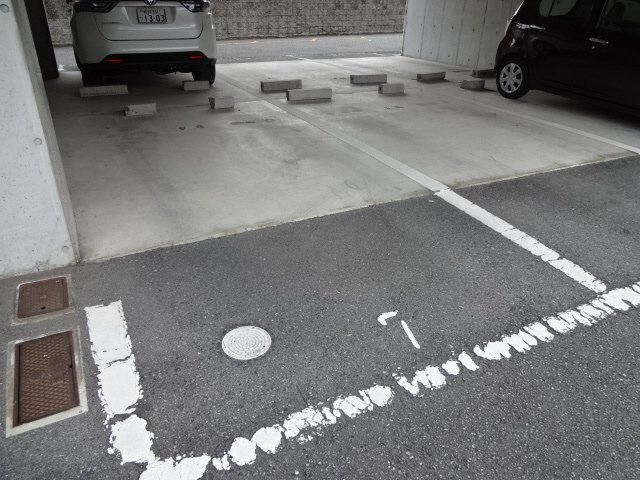 フレンドＭ東山の駐車場