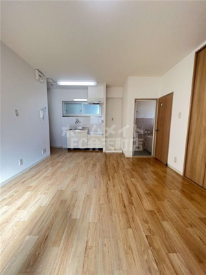 【居間・リビング】 | メゾン・フクイ | こちらの居間で趣味の時間をお楽しみください