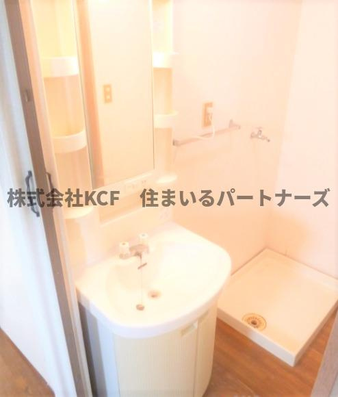 小森野ハイツの洗面所|明るい洗面所です
