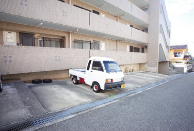 【駐車場】 | キィーロックハウス | 駐車場