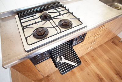 【設備】 | キィーロックハウス | ３口ガスコンロ＆グリル