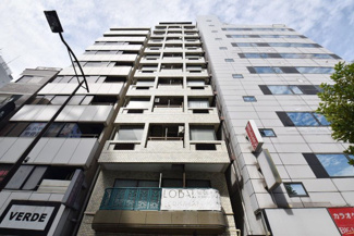 【外観】 | さほど大きなサイズではありませんが、清潔感があり、好感の持てるマンション外観。ぜひ一度、現地でご覧ください。～即日のご見学可能～　お問合せはお気軽にどうぞ。