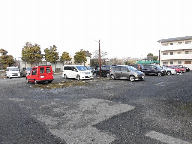 グランデールA1の駐車場