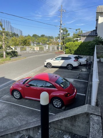 タウニー北春日丘C棟の駐車場