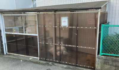 【設備】 | スカイコート橋本第一 | 共有部分は、住民なら誰もが使える設備のこと。例えば駐車場やエレベーター、インターネット設備、セキュリティ設備などがあります。他にも、マンションの廊下・外部階段やエントランス・ゴミ置き場などがあります。